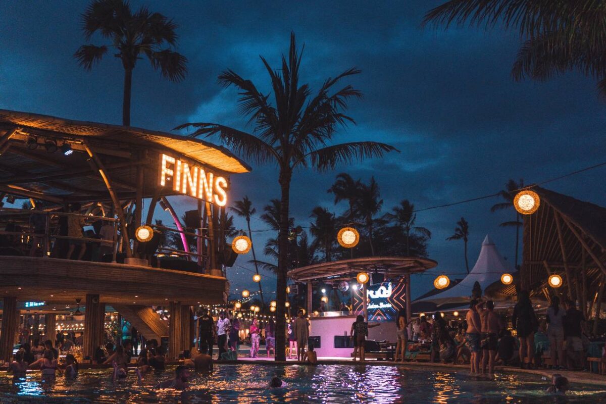 finns beach club at night