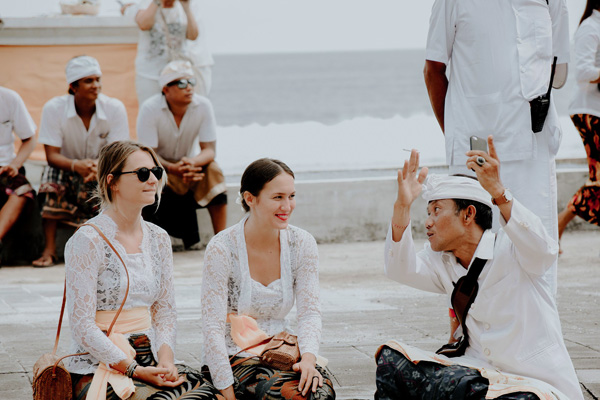 foreign-tourists-in-bali-temple