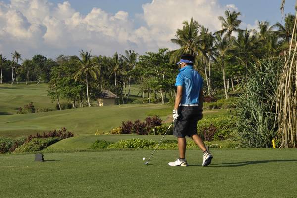 Golfer in Bali playing Golf