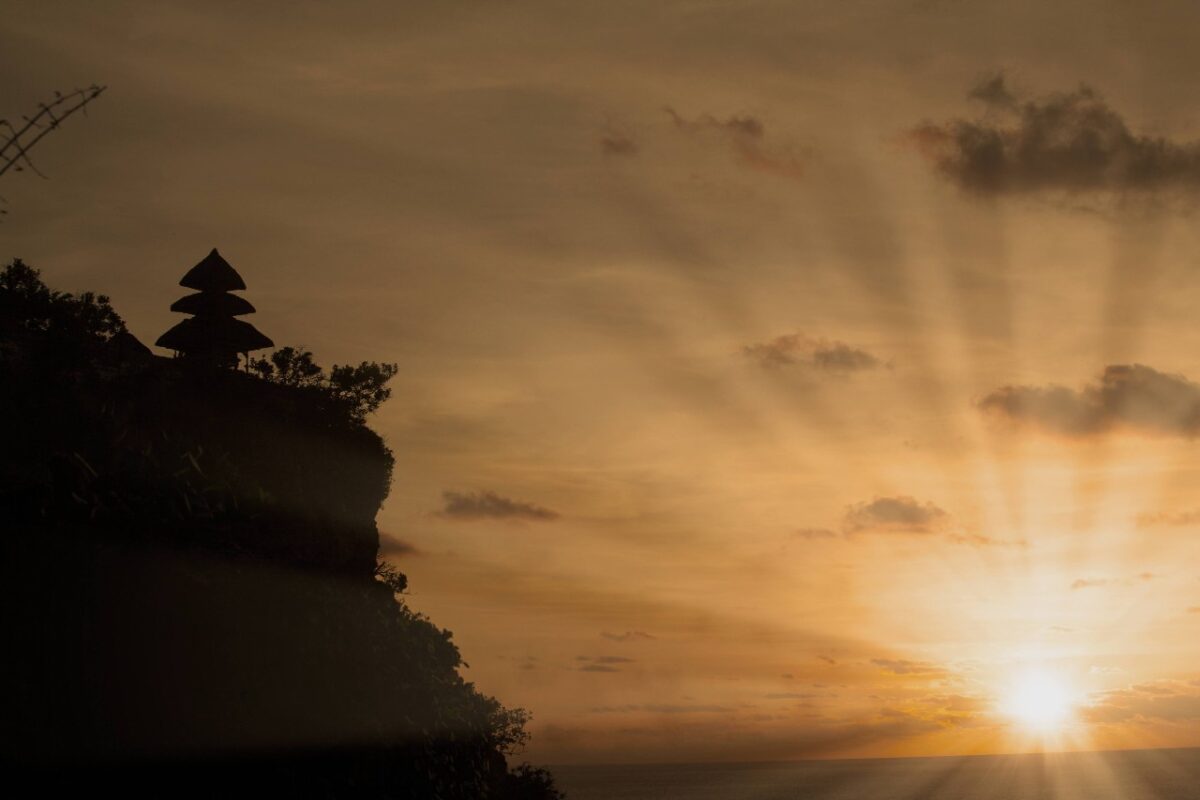 uluwatu temple sunset